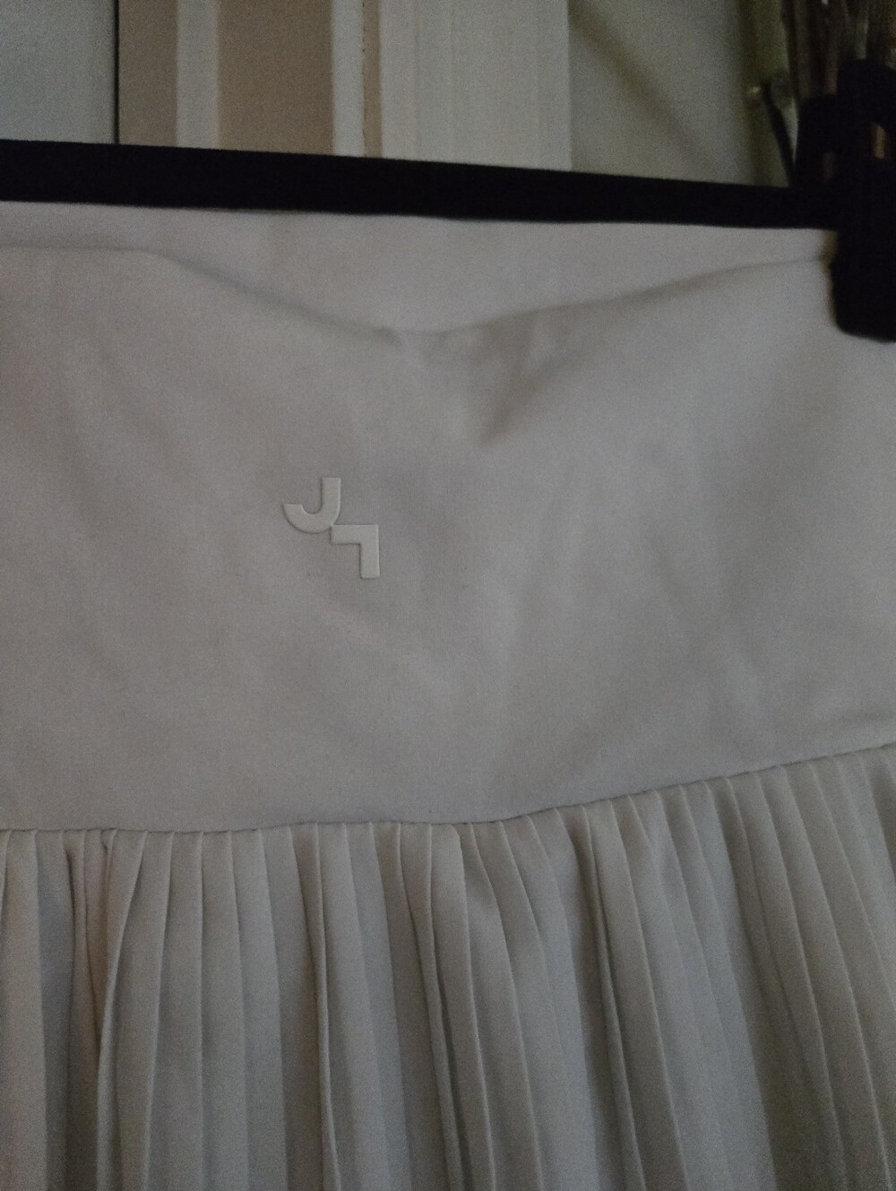 White Pleated Tennis Style Athletic Stretch Skort - Picture 5 of 6